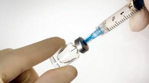 seringue et vaccin